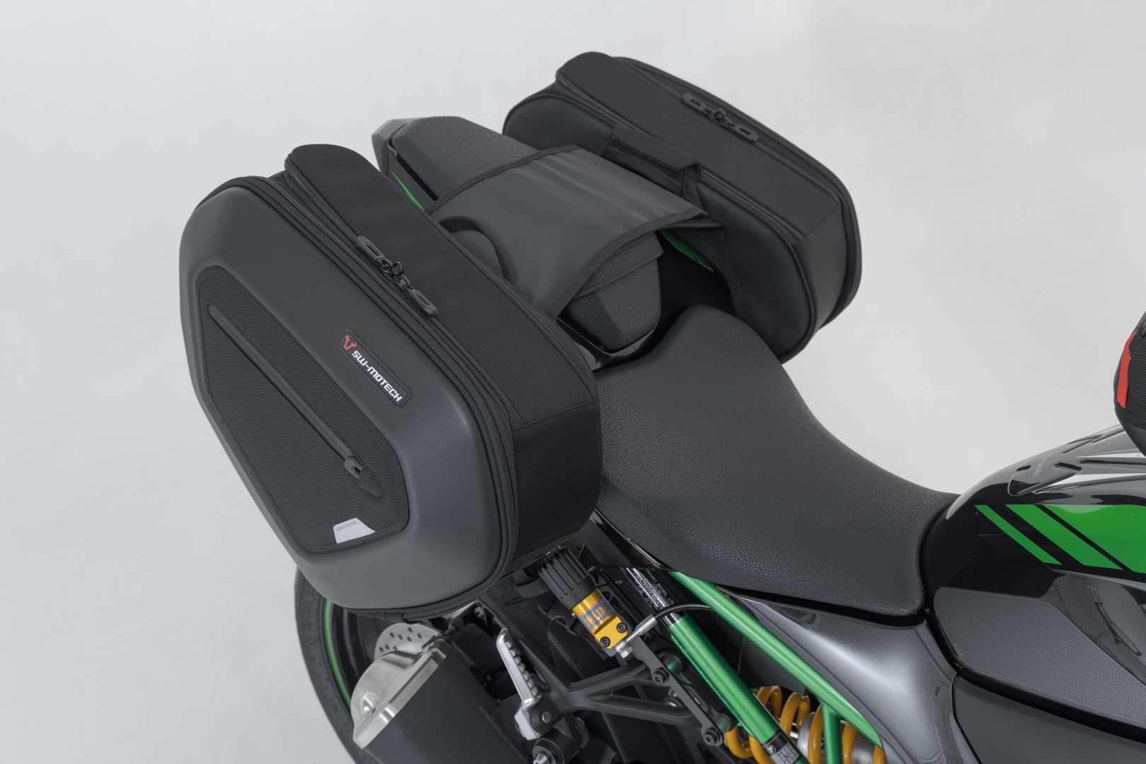 PRO BLAZE H saddlebag set for Kawasaki Z900 SE (20-) - SW-MOTECH
