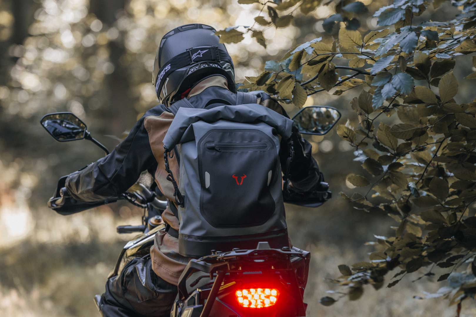 Motorcycle Backpack Extendable 20-35L Helmet Bag Helmet Strap Waterproof Portable