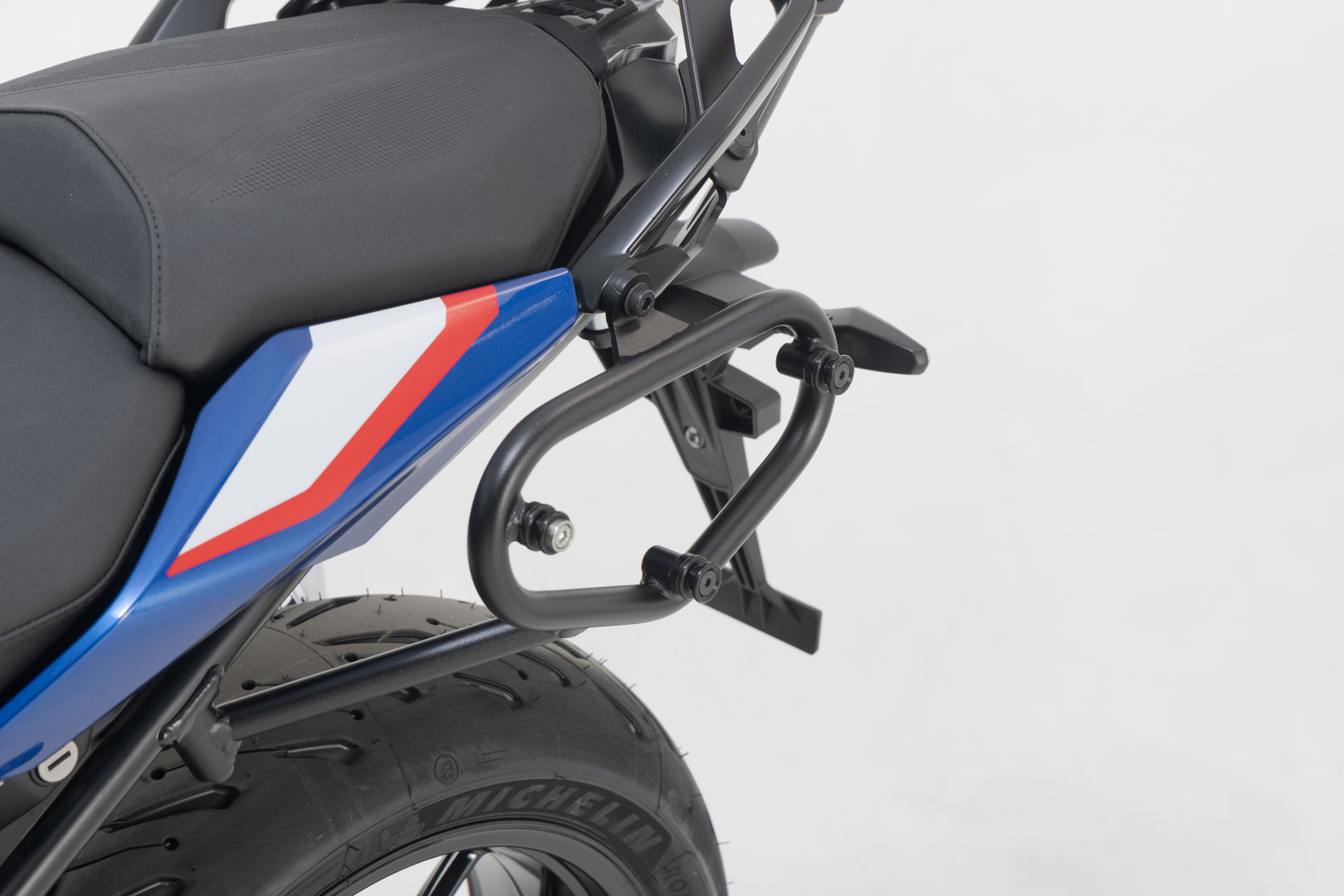 SLC side carrier left - BMW R 1200 R / R 1250 R - SW-MOTECH