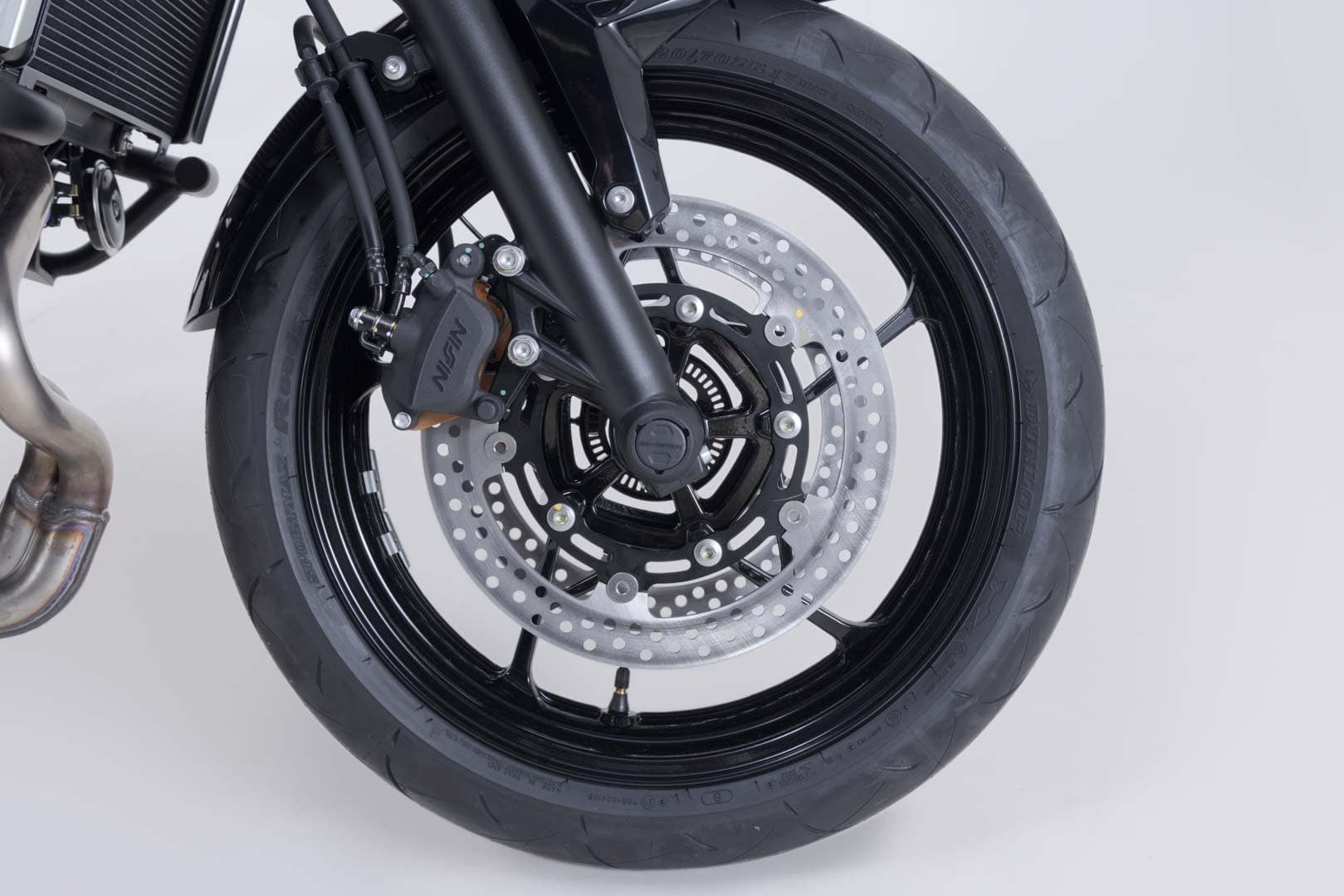 Front axle crash pad for Kawasaki Z650 S (25-). - SW-MOTECH